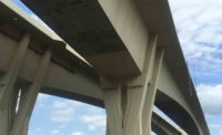 一座新的桥梁跨越密西西比河威斯康星州和明尼苏达州的特性之间的一个特殊的纹理佛罗里达特克斯∙象牙海岸的涂料产品