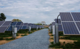 太阳能设施的照片